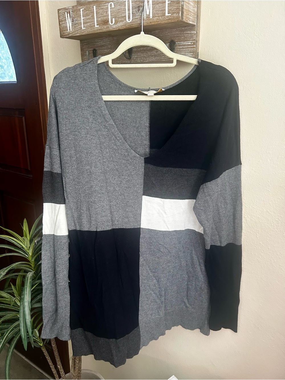 Etcetera Colorblock V-Neck Sweater in Gray, Black & White
